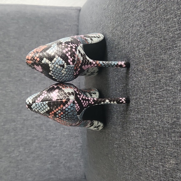 Katy Perry, Bright snake embos blue multi color, size 7.5 M - Picture 5 of 5